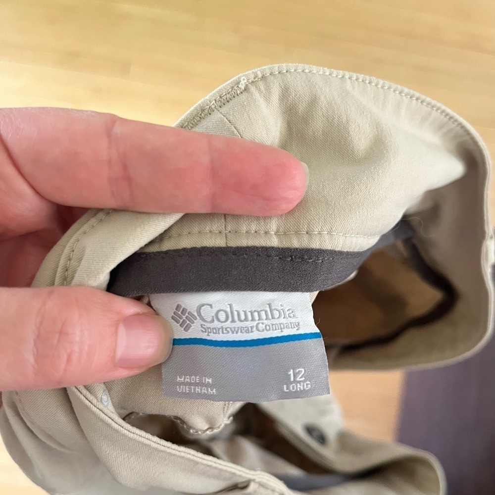 Women’s Columbia Omni-Shield Advanced Repellency Bootcut Tan Hiking Pants - Picture 3 of 3